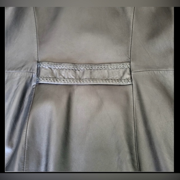 Black leather coat. Danier, vintage.Never worn. NWOT. Med. - Picture 6 of 15